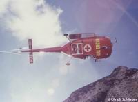 Heli der Schweizer Rettungsflugwacht von unten. Weitere Erklärungen zu diesem Thema und warum der Heli kam unter Storys: Der Berg der sich drehte!